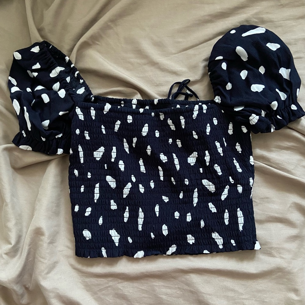 Aritzia Wilfred Polka Dot Smocked Puff Sleeve Crop Top